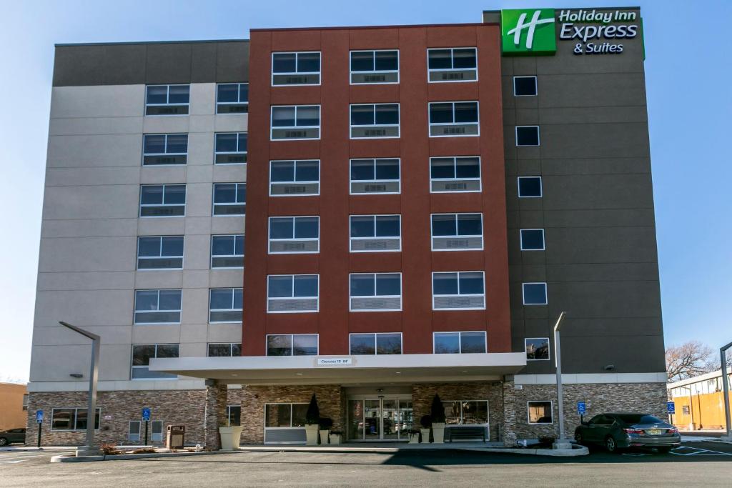 Holiday Inn Express & Suites Jersey City North - Hoboken an IHG Hotel Main image 1